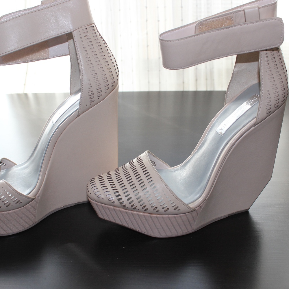 BCBG MAXAZRIA Austin Platform